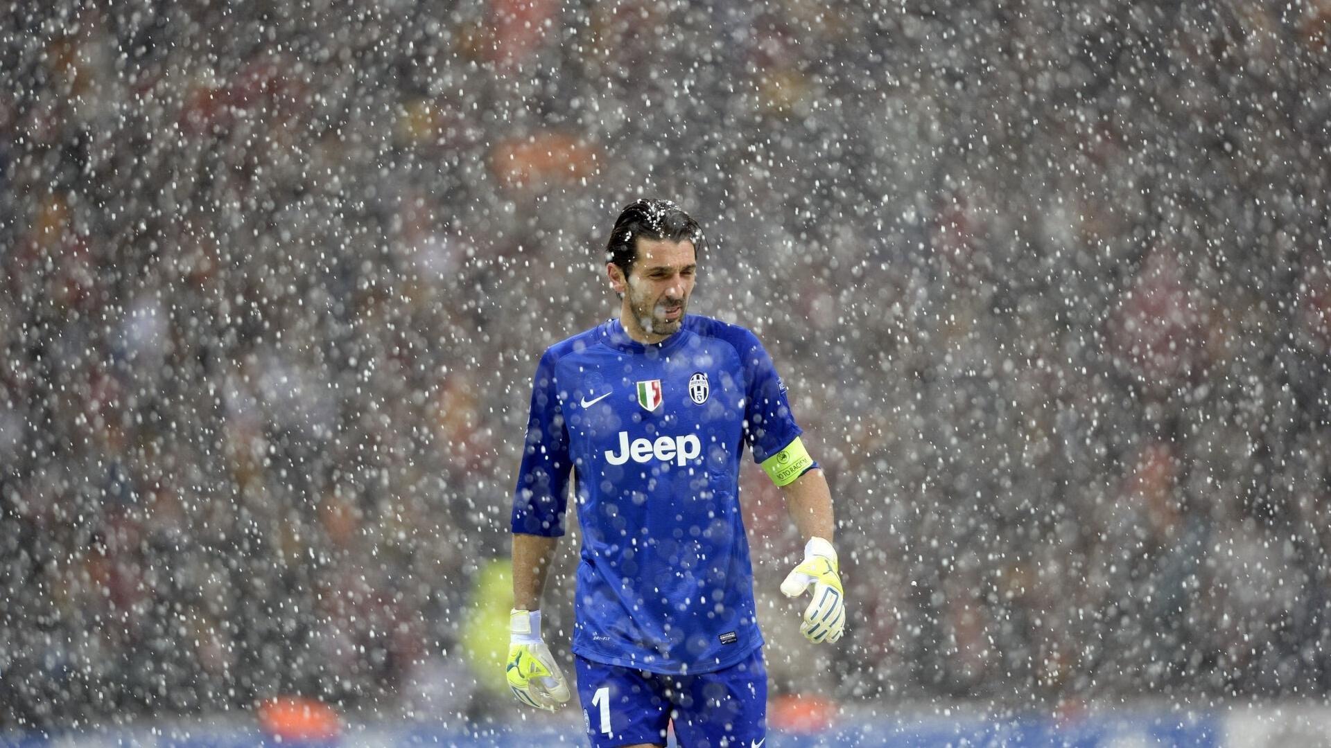 罗马诺独家披露，AC米兰与迈尼昂达成续约协议，年薪结构细节曝光，标志性门将开启新时代